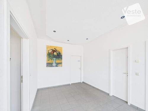 Eingangsbereich mit Kundentoilette - Einfamilienhaus zum Kaufen in Bad Colberg-Heldburg