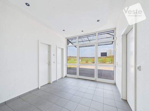 Glasfront am Eingang - Einfamilienhaus in Bad Colberg-Heldburg