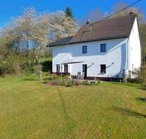 Freistehendes Einfamilienhaus mit Terrasse, Garten, Garage und Aussicht in Meisburg