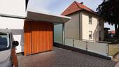 Hof und Carport - 