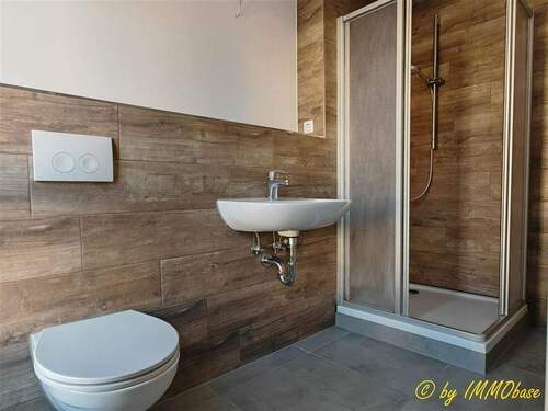 Attraktives Bad mit Dusche - 2 Zimmer Etagenwohnung zur Miete in Mittweida