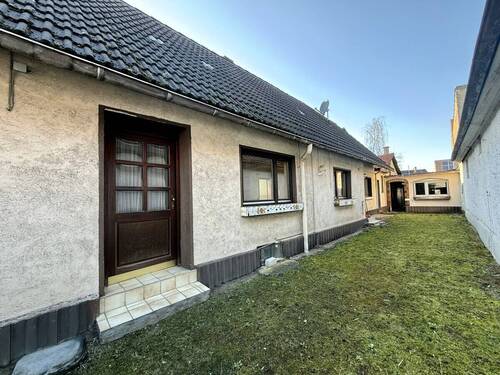 Hausansicht Hof1 - 4 Zimmer Einfamilienhaus in Graben-Neudorf