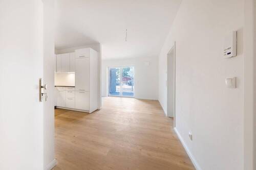 Blick Haustür in Wohnung - Etagenwohnung mit 54,00 m&sup2; in Erfde zur Miete