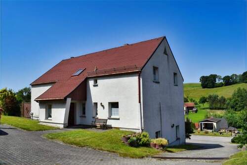 Gebäudeansicht - Großzügiges Zweifamilienhaus mit Weitblick - Raum für Ideen, Ruhe und Zukunft