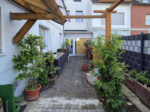 Außenansicht Anbau - Kein Zweifamilienhaus von der Stange - 387 m² voller Möglichkeiten für Menschen mit Vision