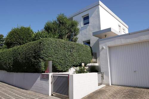 Hausansicht - 5 Zimmer Einfamilienhaus zum Kaufen in Zirndorf