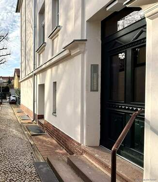 Hauseingang - 2 Zimmer Etagenwohnung zum Kaufen in Berlin
