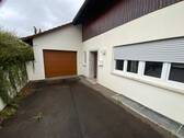 Garage und Eingangsbereich - 