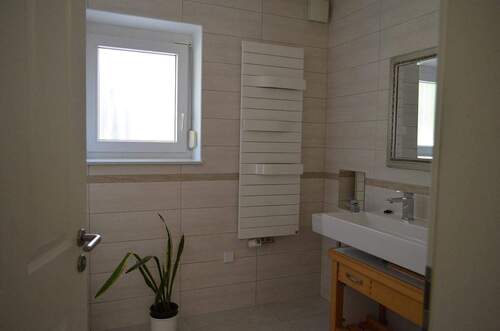 Bad - Waschbecken, Fenster - 