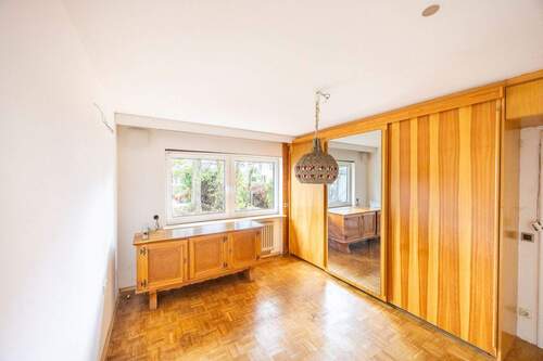 Schlafzimmer EG - 8 Zimmer Mehrfamilienhaus, Wohnhaus zum Kaufen in Pleidelsheim