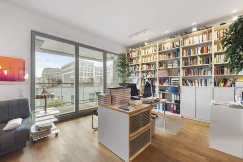 Wohnraum mit Loggia - 2 Zimmer Etagenwohnung zum Kaufen in Berlin