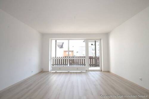 Wohnzimmer Bild 1 - 4 Zimmer Etagenwohnung zur Miete in Wesseling