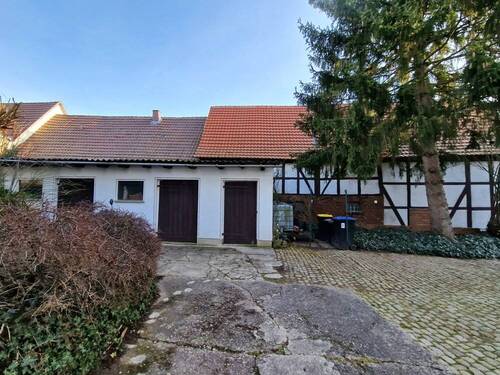 Hof mit Nebengebäuden - 
