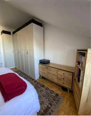 Schlafzimmer mit Dachschräge - 