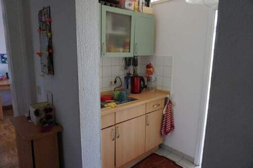 Kochzeile, gegenüber ist der Herd - 