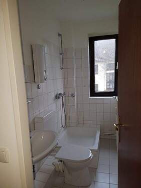 Badezimmer.jpg - Etagenwohnung mit 40,10 m&sup2; in Pinneberg zur Miete