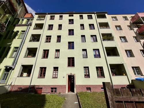 Historische Rückseite mit Loggien - 3 Zimmer Etagenwohnung in Dresden