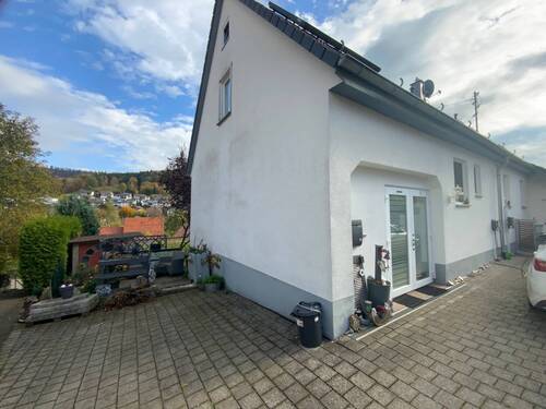 Vorderansicht Eingang ELW - 