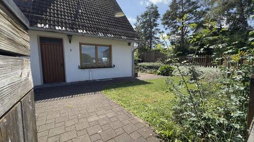 Vorgarten, Eingang - 6 Zimmer Doppelhaushälfte in Wolfratshausen-Waldram