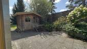 Terrasse mit Gartenhütte - 