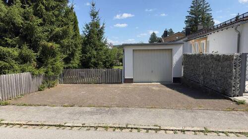 Einzelgarage + 2 Stellplätze - 