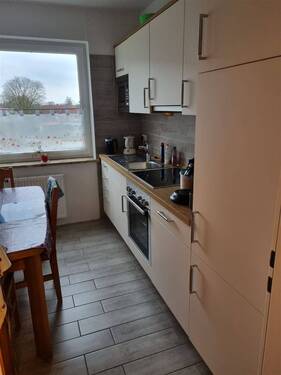 Küche mit Einbauküche - 