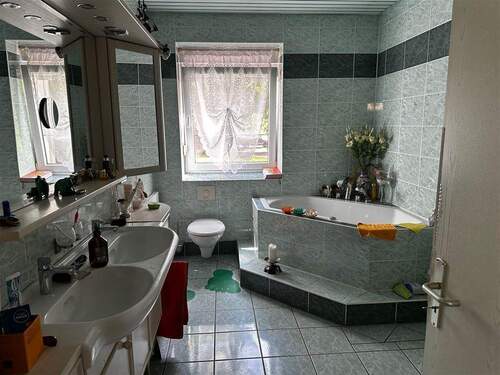 Bad - Solides Einfamilienhaus in Biesdorf zu Verkaufen.