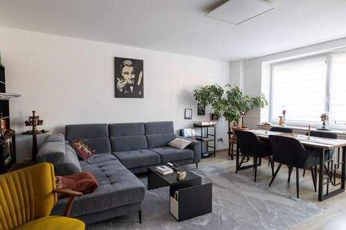 Zimmer 1 - *** ERDGESCHOSS WOHNUNG mit GARAGE und TERRASSE mit MARKISE - TEILMODERNISIERT ***