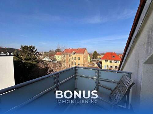 Balkon - Modernisierte & bezugsfreie DG-Wohnung mit Balkon + TG