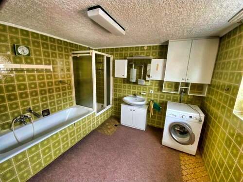 Badezimmer EG - Reihenmittelhaus mit 90,00 m&sup2; in Albstadt zum Kaufen