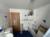 Badezimmer mit Badewanne - 