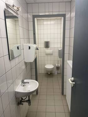 Kleine öffentliche Toilette - 