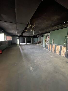 Leere Gewerbefläche innen - 