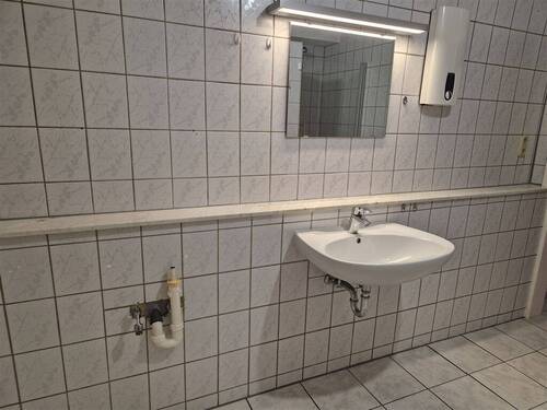 Waschbecken + WM Anschluss - 