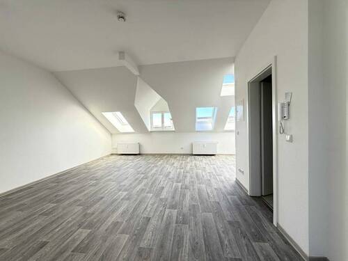 Blick aus Schlafzimmer in Wohnbereich - 