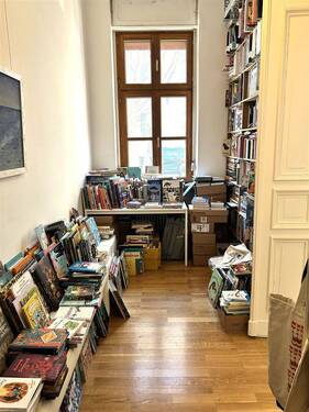Kleiner vorderer Raum mit Flügeltür verbunden - Büro in Berlin zum Kaufen