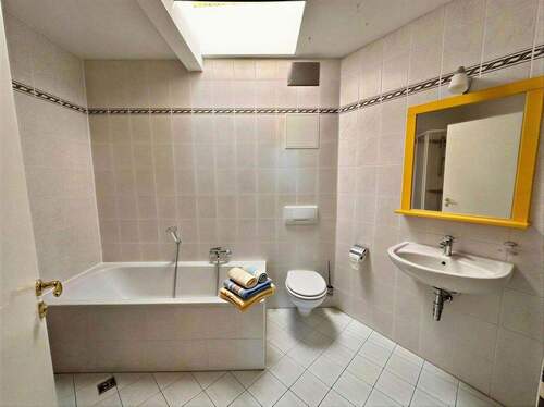 Badezimmer - Etagenwohnung mit 44,00 m&sup2; in Dresden zum Kaufen