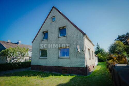 Ansicht - + + Leben in Fallersleben auf fast ca. 800m² Grundstück + + Sanierungsobjekt, Umbau, Anbau, viele Möglichkeiten + +