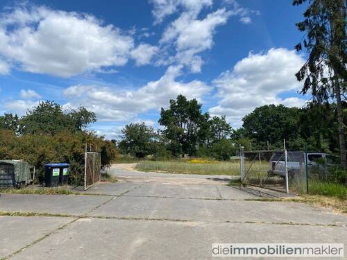 Zufahrt - Halle in Luckau zur Miete