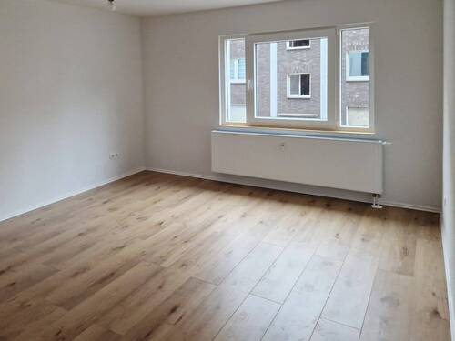 Wohnzimmer - 2 Zimmer Etagenwohnung zur Miete in Duisburg