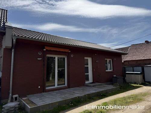 Haus 2 - 2 Häuser! Platz für die ganze Familie- Liebevoll saniertes Bauernhaus + Town & Country Bungalow und Backsteinscheue