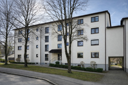 Eingangsseite - Helle 3-Zimmer-Wohnung mit Balkon in ruhiger, beliebter Wohnlage