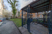 Fahrradplatz im Hof - 