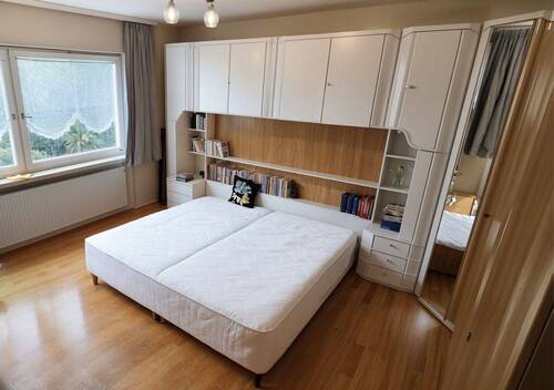 Schlafzimmer Möblierungsbeispiel (KI-generiert) - 