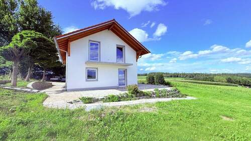 Blick zum Anwesen - … AIGNER - Traumlage! Neubau EFH in erhöhter Position mit Bergblick - 10 Min nach Mühldorf & A94 ...