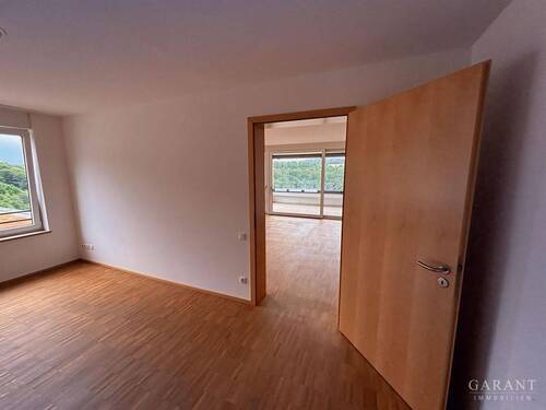 Schlafzimmer Blick Wohn-:Esbereich - 