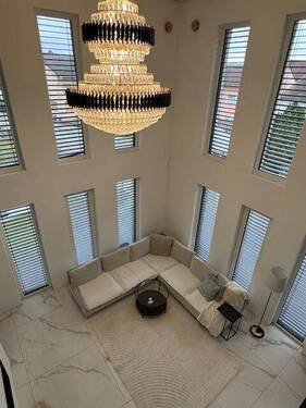  Blick von der Galerie in den Wohnbereich im EG - 