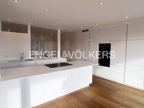 Hochwertige Einbauküche - 5 Zimmer Etagenwohnung zur Miete in Tübingen