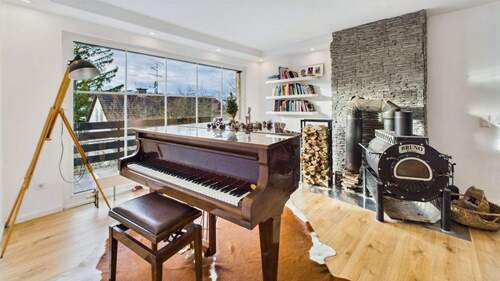 Wohnzimmer - Design-Einfamilienhaus mit ELW, Pool & Studio - Ruheoase für Paare, Familien & Kreative