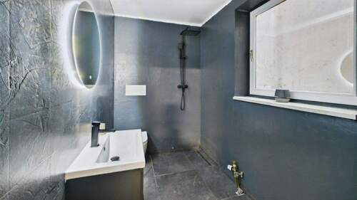 Bad Kellergeschoss m. Dusche - 